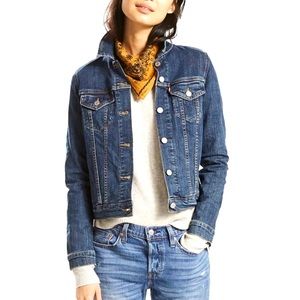 LEVI’S Classic Stretch Denim Trucker Jacket